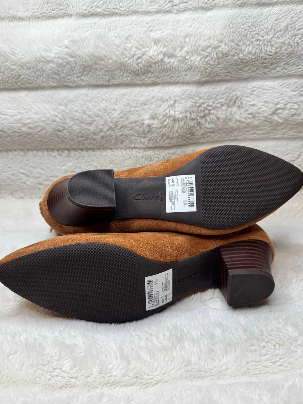 Clarks Tan Suede Ankle Booties with Stacked Heel Women’s 7.5